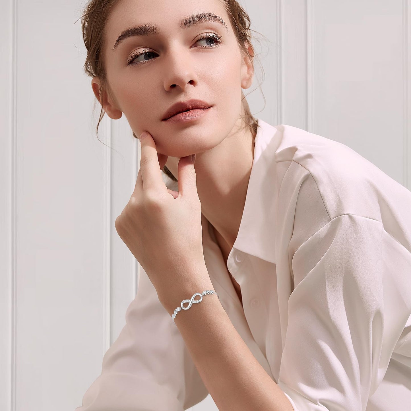 Bracciale Infinito Donna in Argento 925 con Cristalli – Regolabile